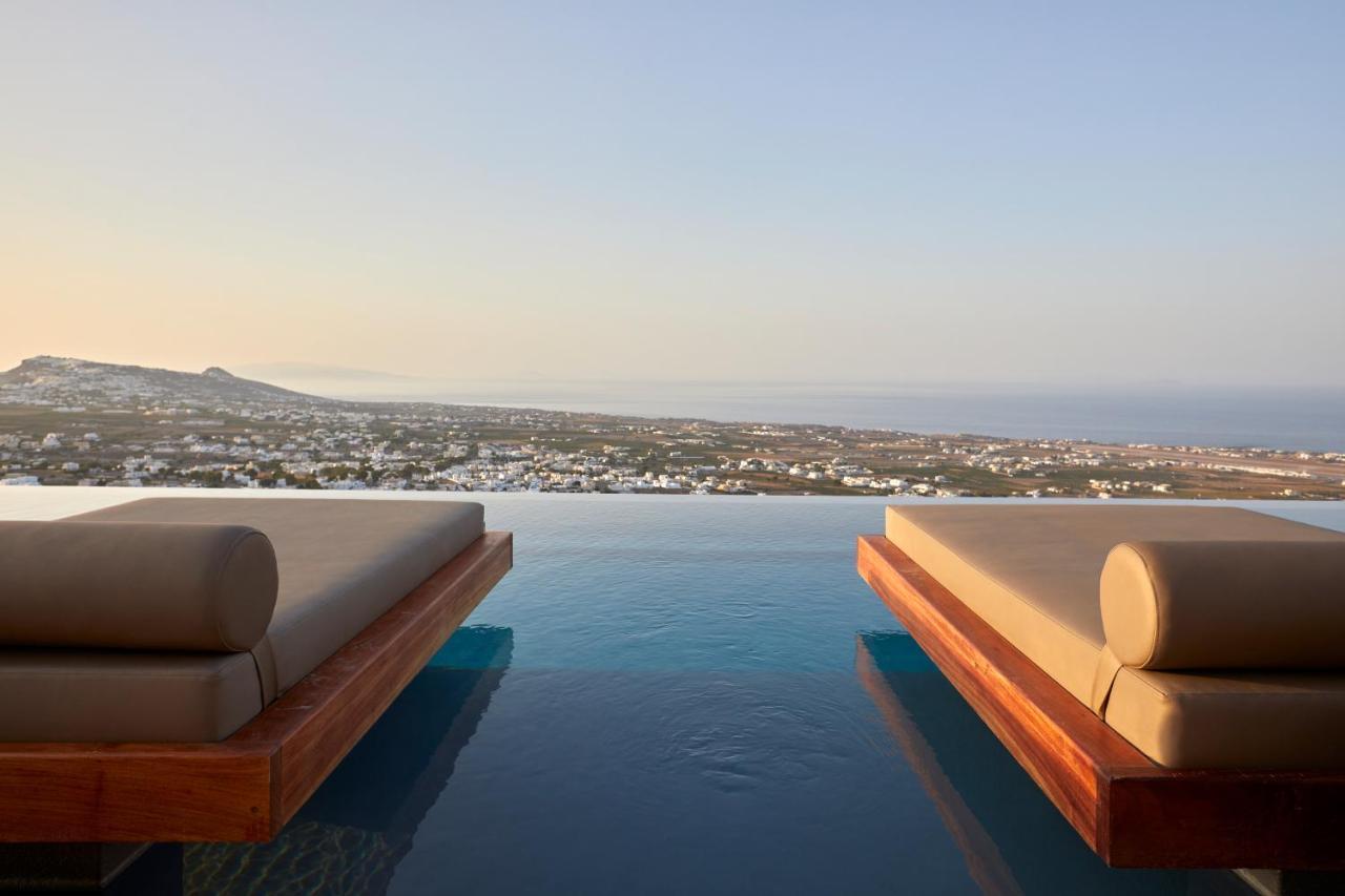 Villa North Santorini - A Luxury Pýrgos