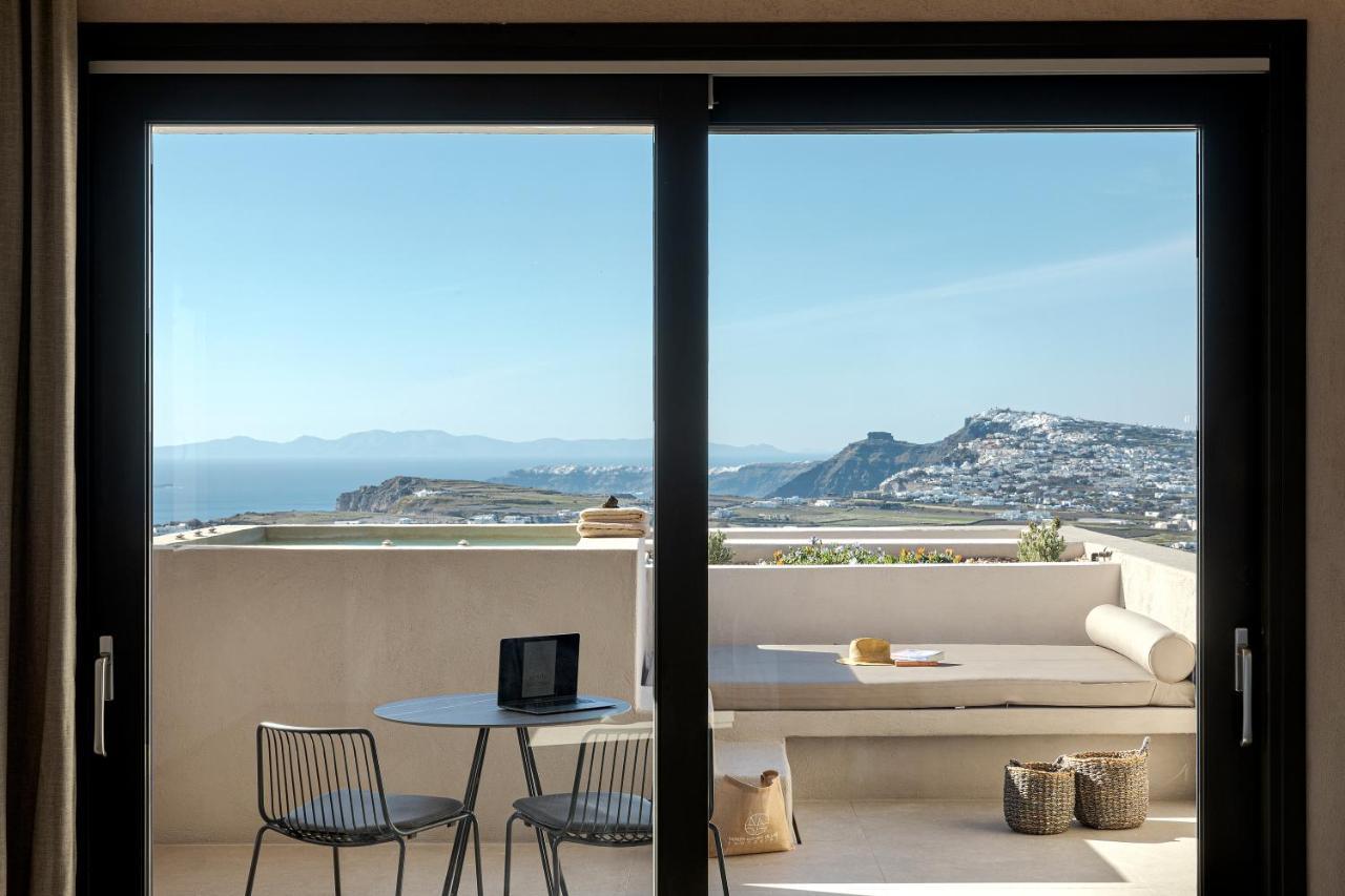 Villa North Santorini - A Luxury Pýrgos