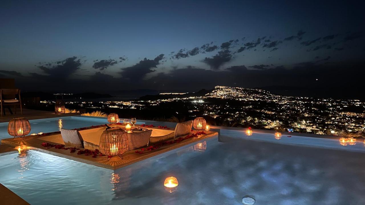 Villa North Santorini - A Luxury Pýrgos