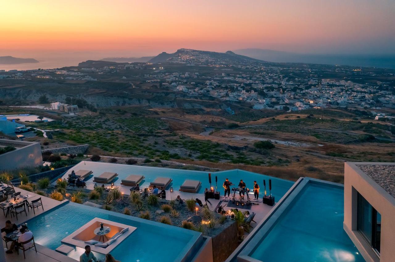 North Santorini - A Luxury * Pýrgos