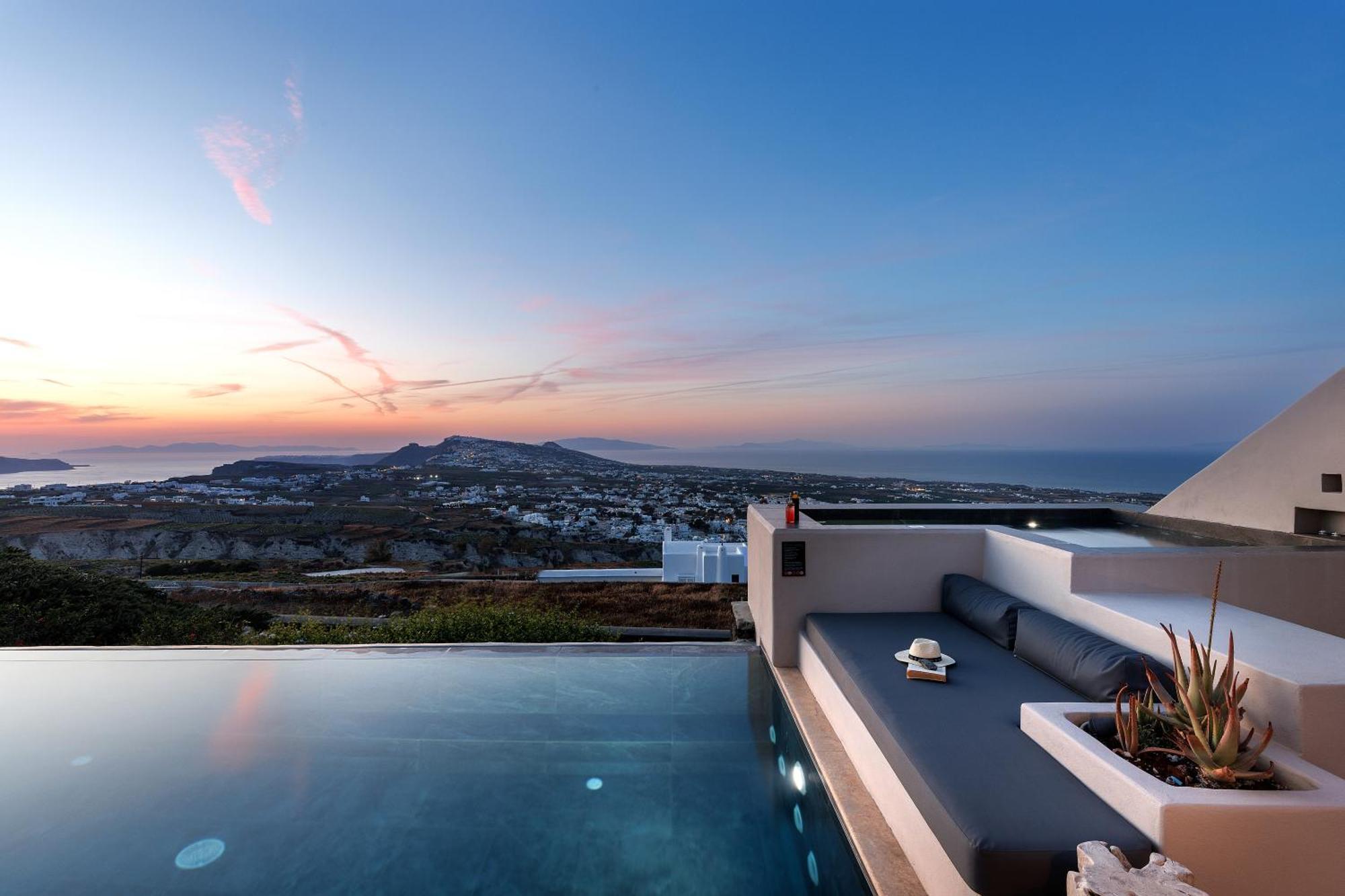 North Santorini - A Luxury Pýrgos