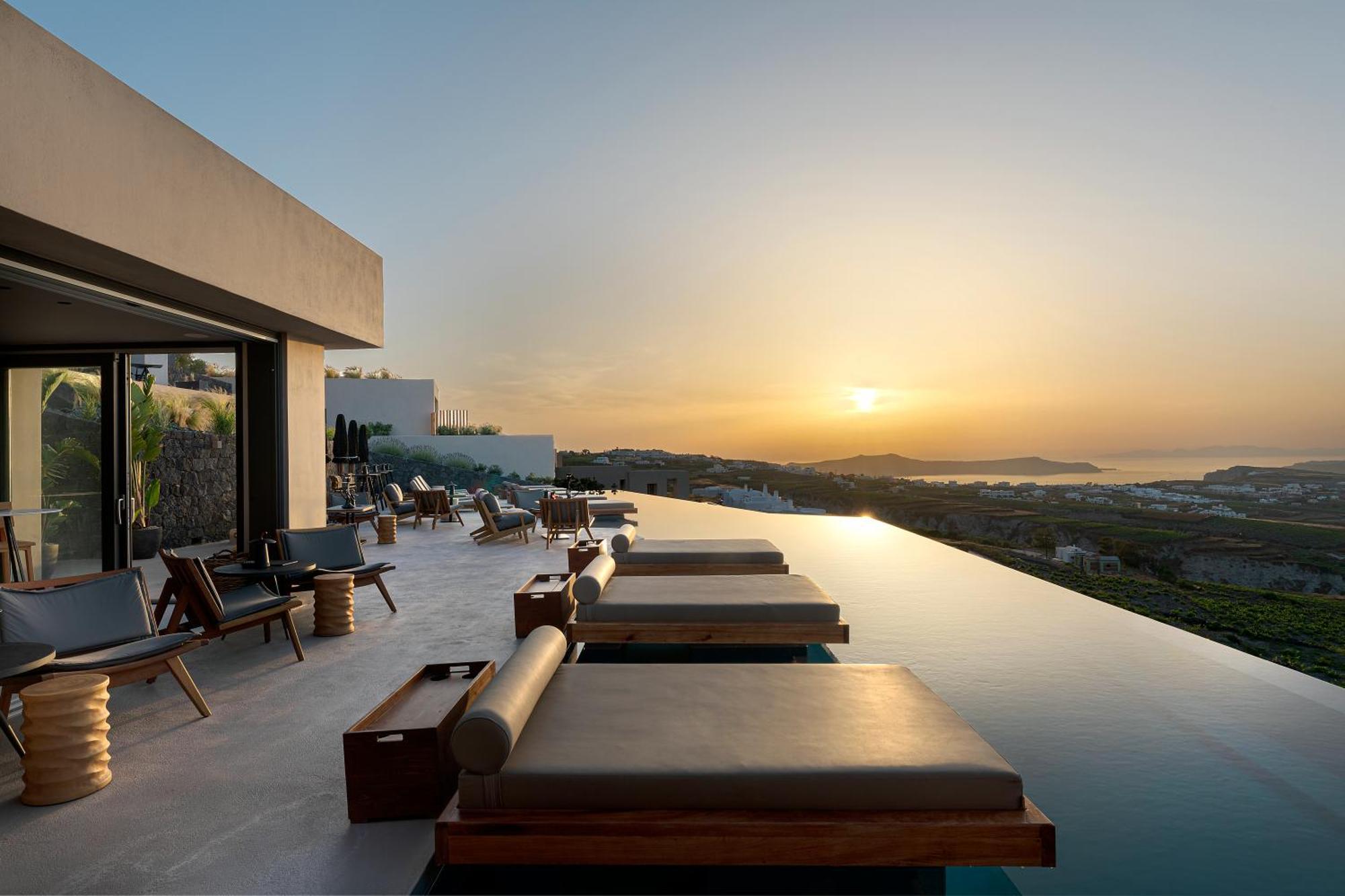 North Santorini - A Luxury Villa Pýrgos