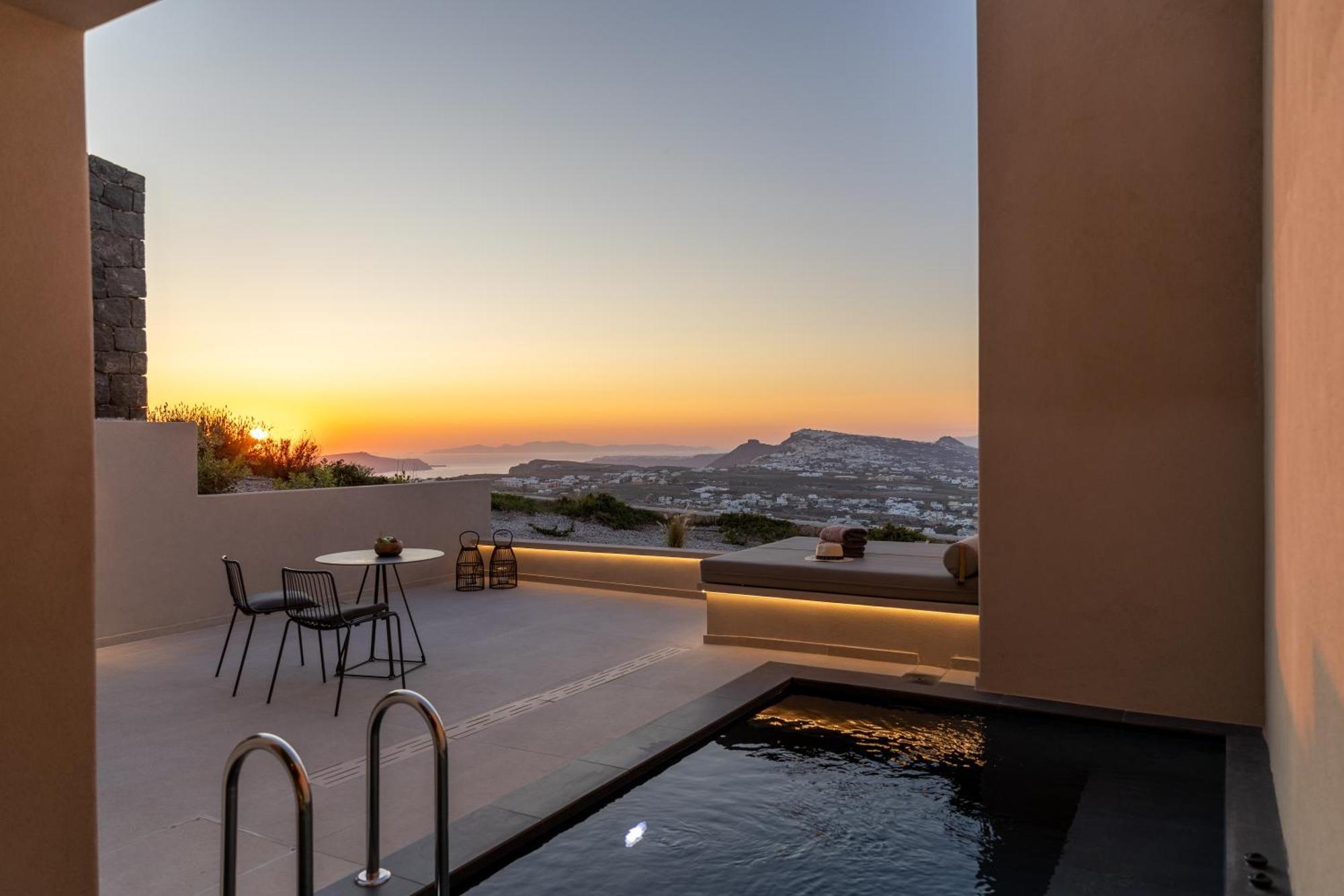 Villa North Santorini - A Luxury