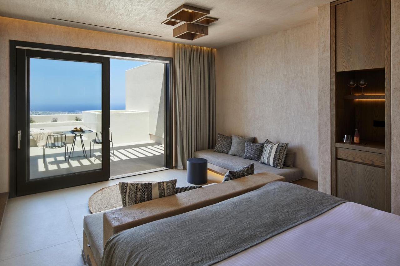 North Santorini - A Luxury Villa Pýrgos