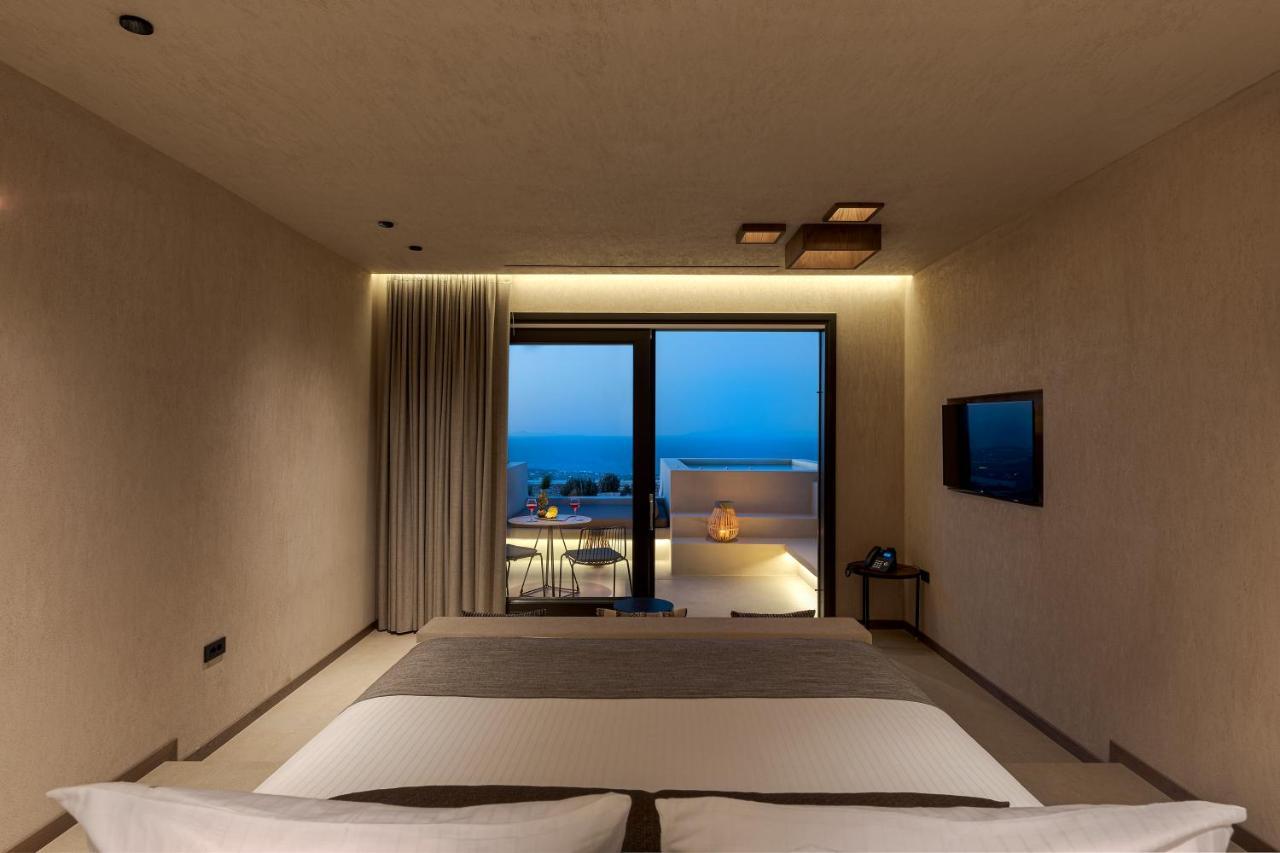 Villa North Santorini - A Luxury Pýrgos