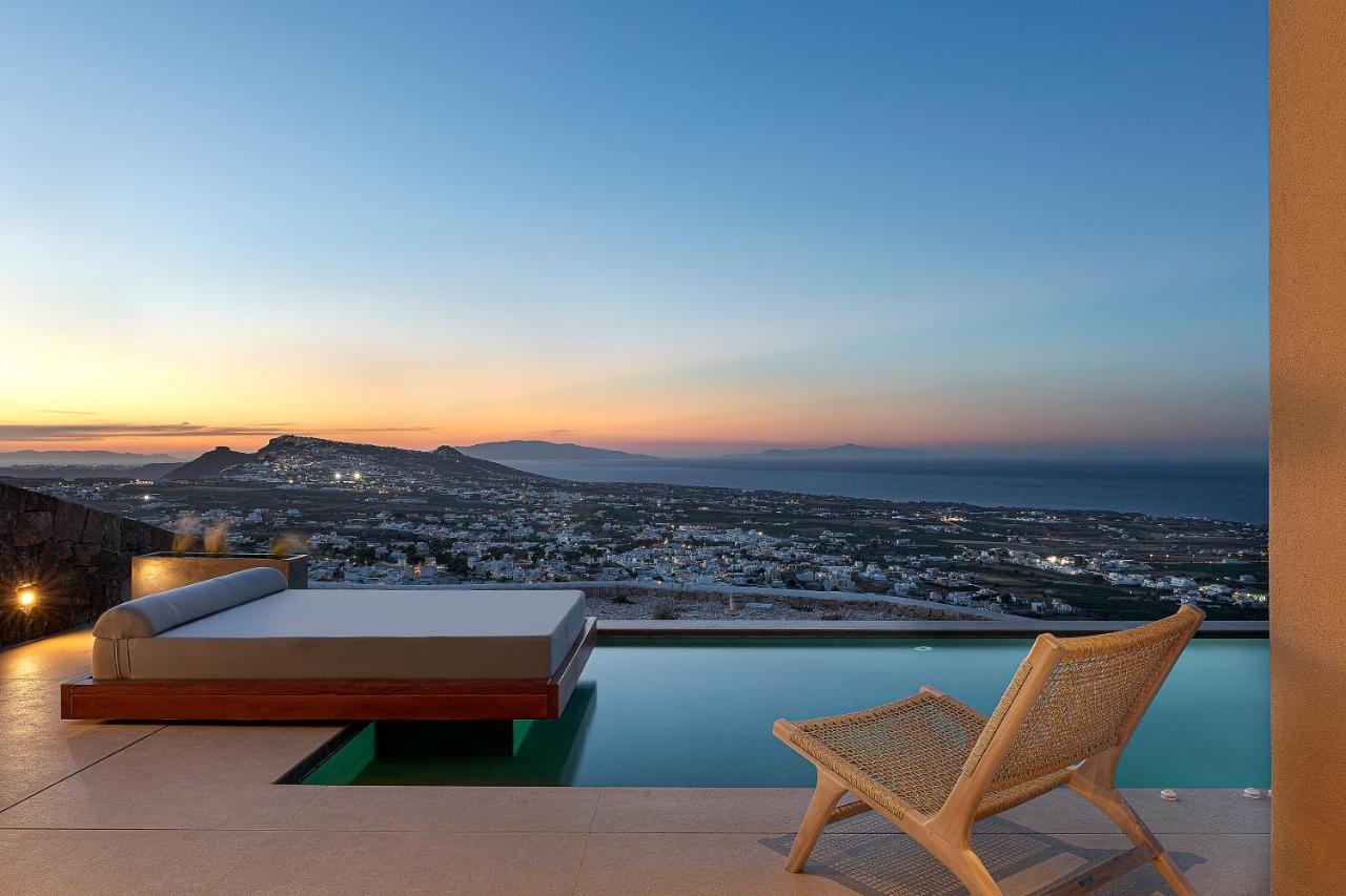 North Santorini - A Luxury Villa Pýrgos