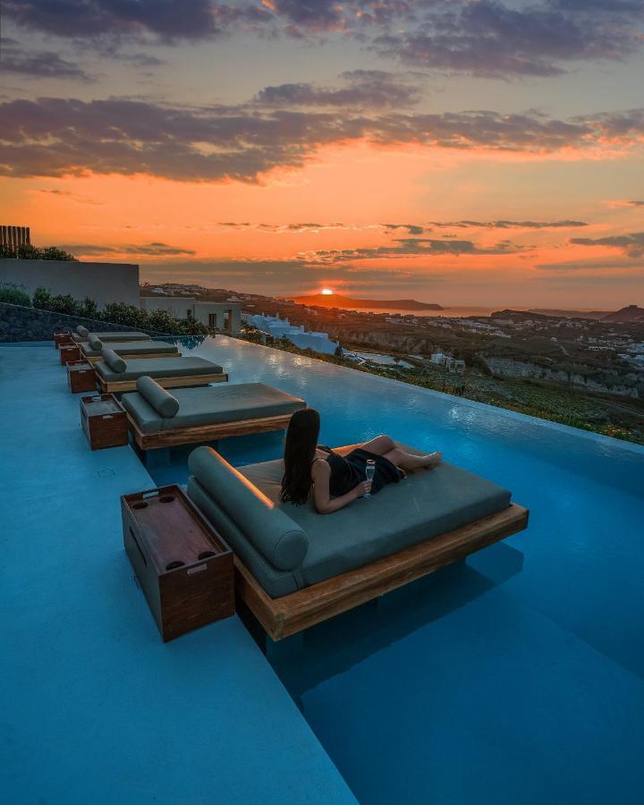 Villa North Santorini - A Luxury