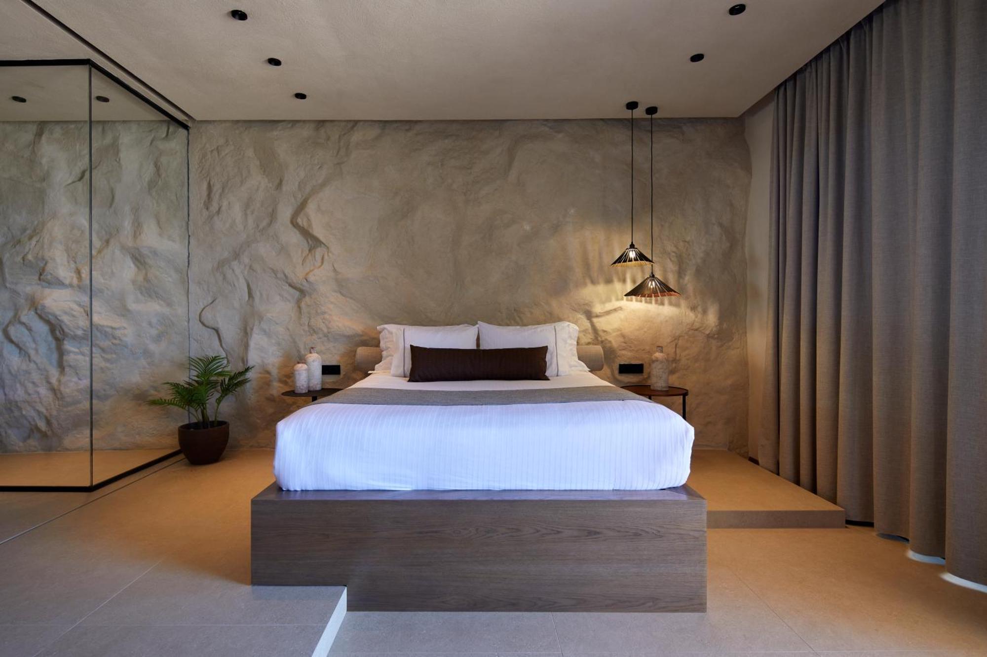 Villa North Santorini - A Luxury Pýrgos