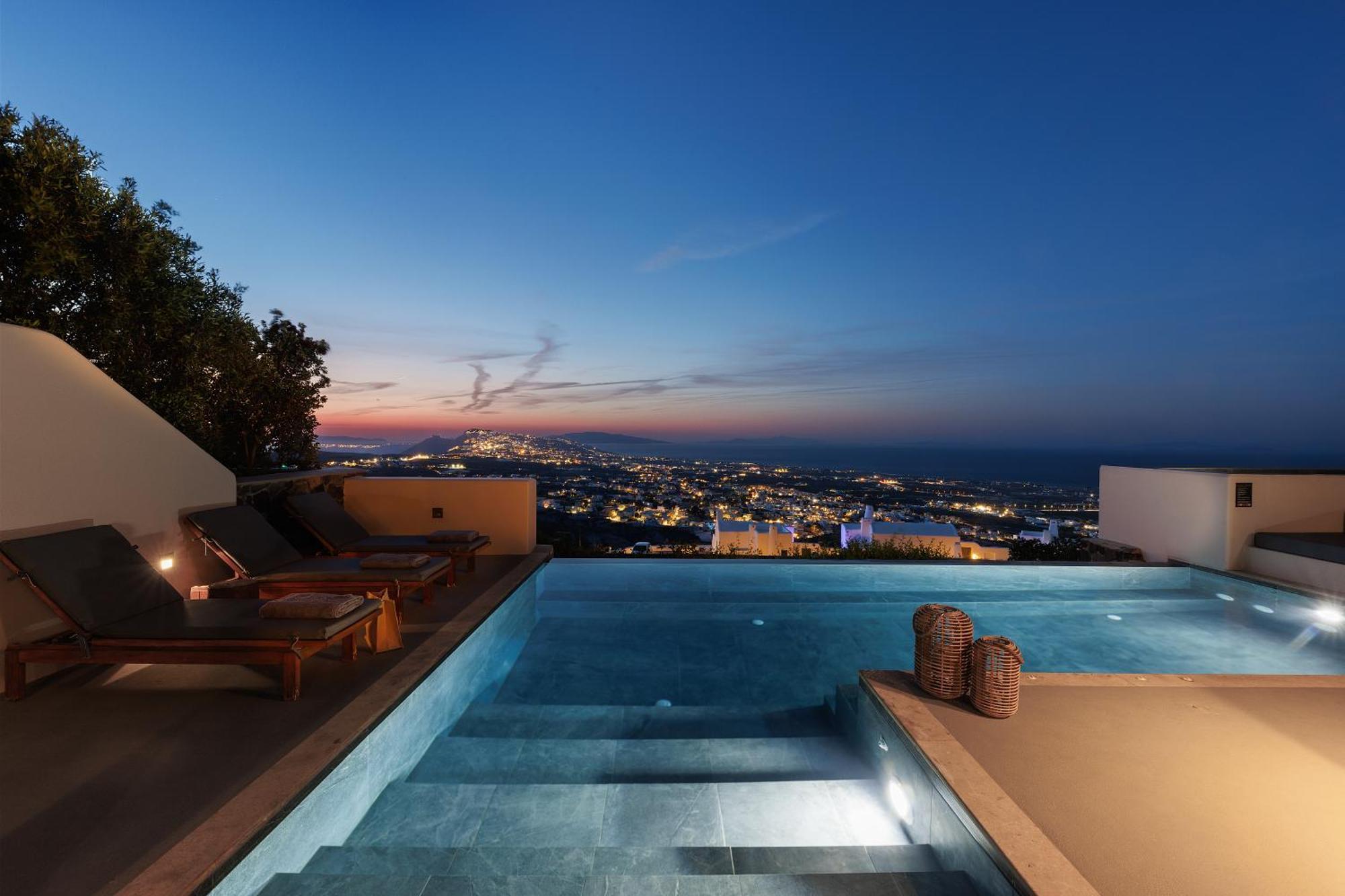 Villa North Santorini - A Luxury Pýrgos