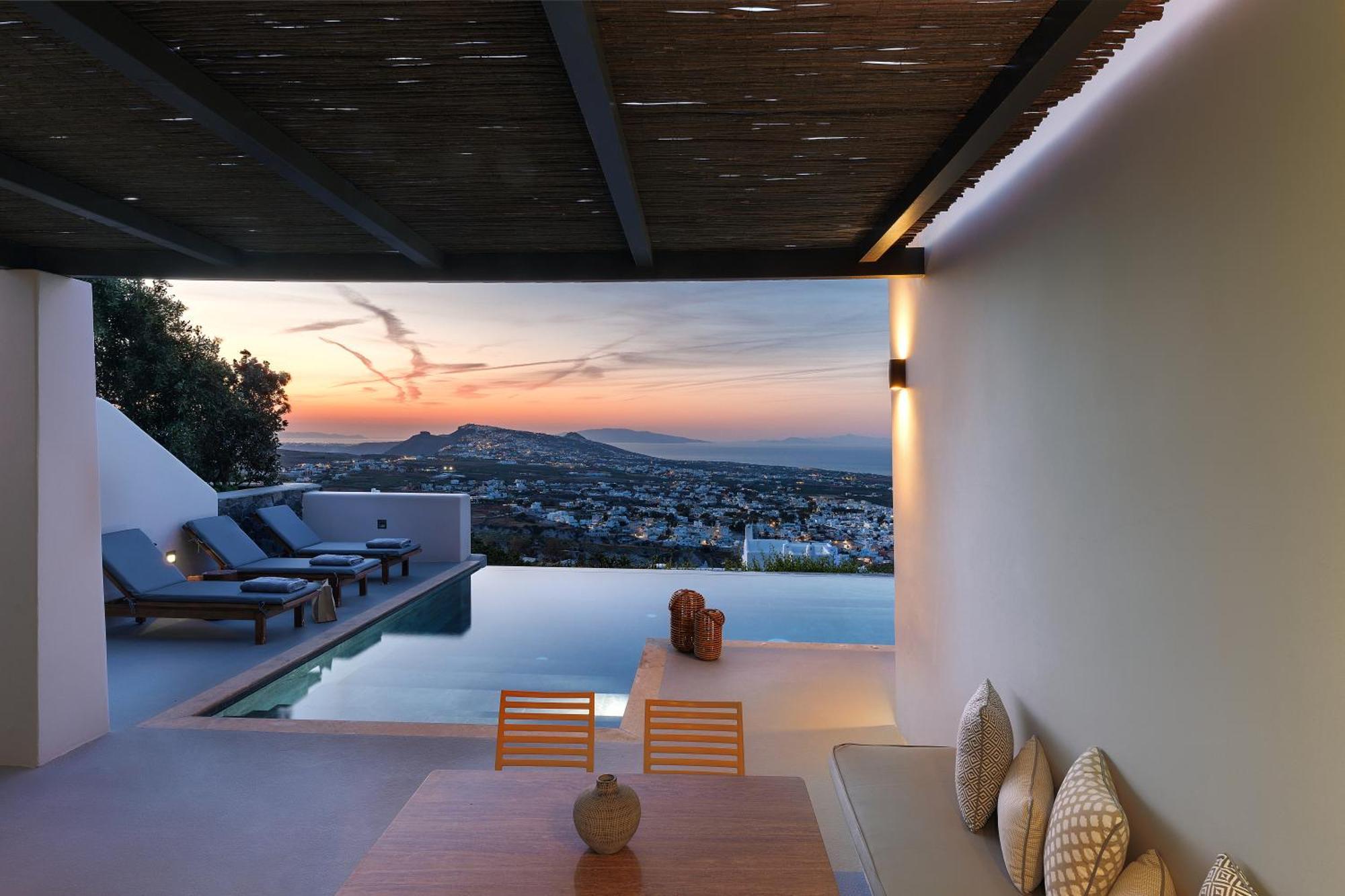 North Santorini - A Luxury Pýrgos