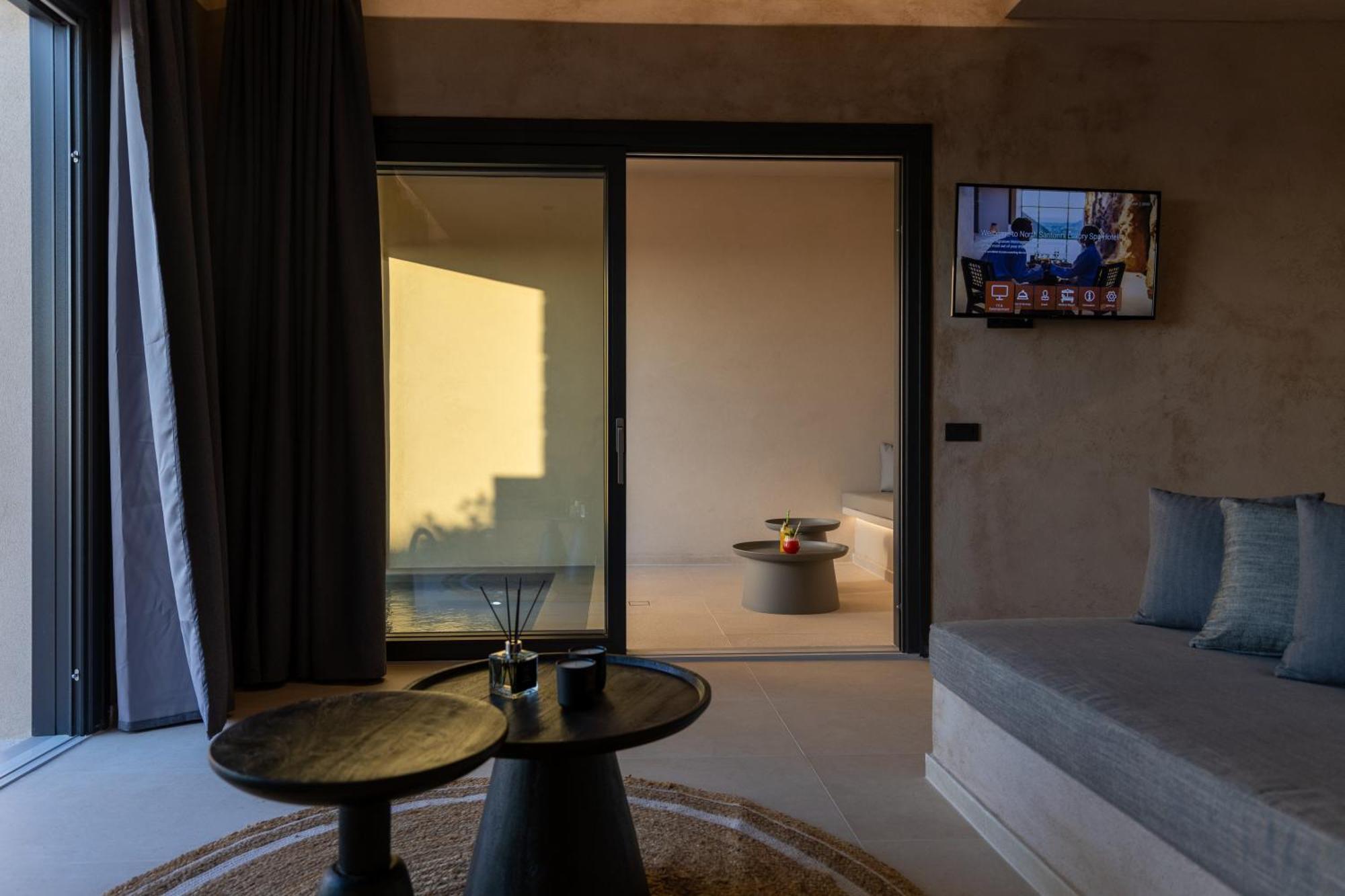 North Santorini - A Luxury Vilă